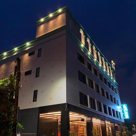 Weifeng Boutique Business Hotel - Zhanqian Branch Pingtung Eksteriør bilde