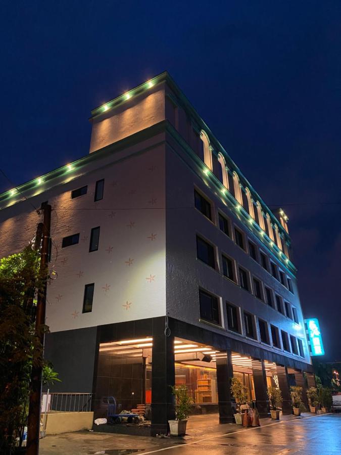 Weifeng Boutique Business Hotel - Zhanqian Branch Pingtung Eksteriør bilde