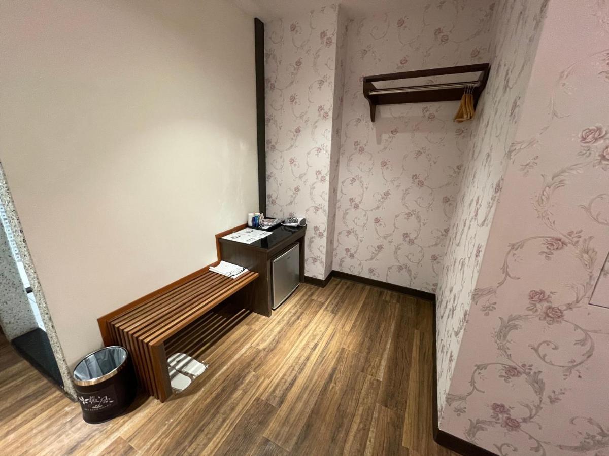 Weifeng Boutique Business Hotel - Zhanqian Branch Pingtung Eksteriør bilde