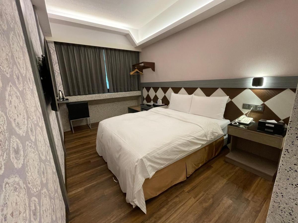 Weifeng Boutique Business Hotel - Zhanqian Branch Pingtung Eksteriør bilde