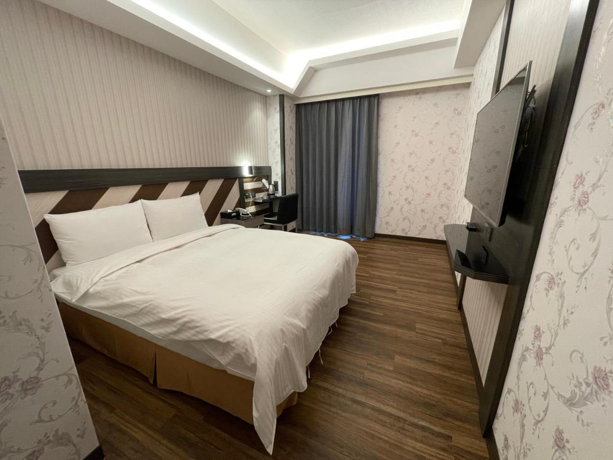 Weifeng Boutique Business Hotel - Zhanqian Branch Pingtung Eksteriør bilde