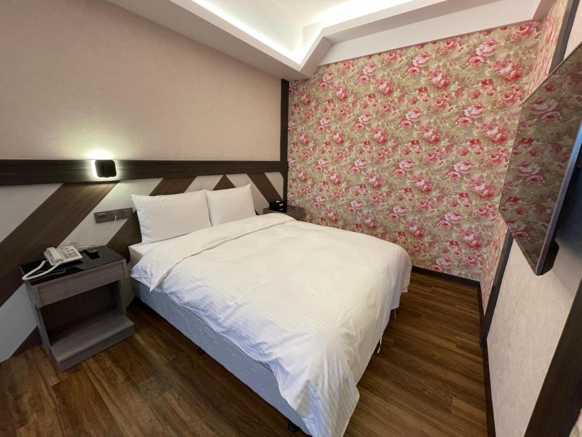 Weifeng Boutique Business Hotel - Zhanqian Branch Pingtung Eksteriør bilde