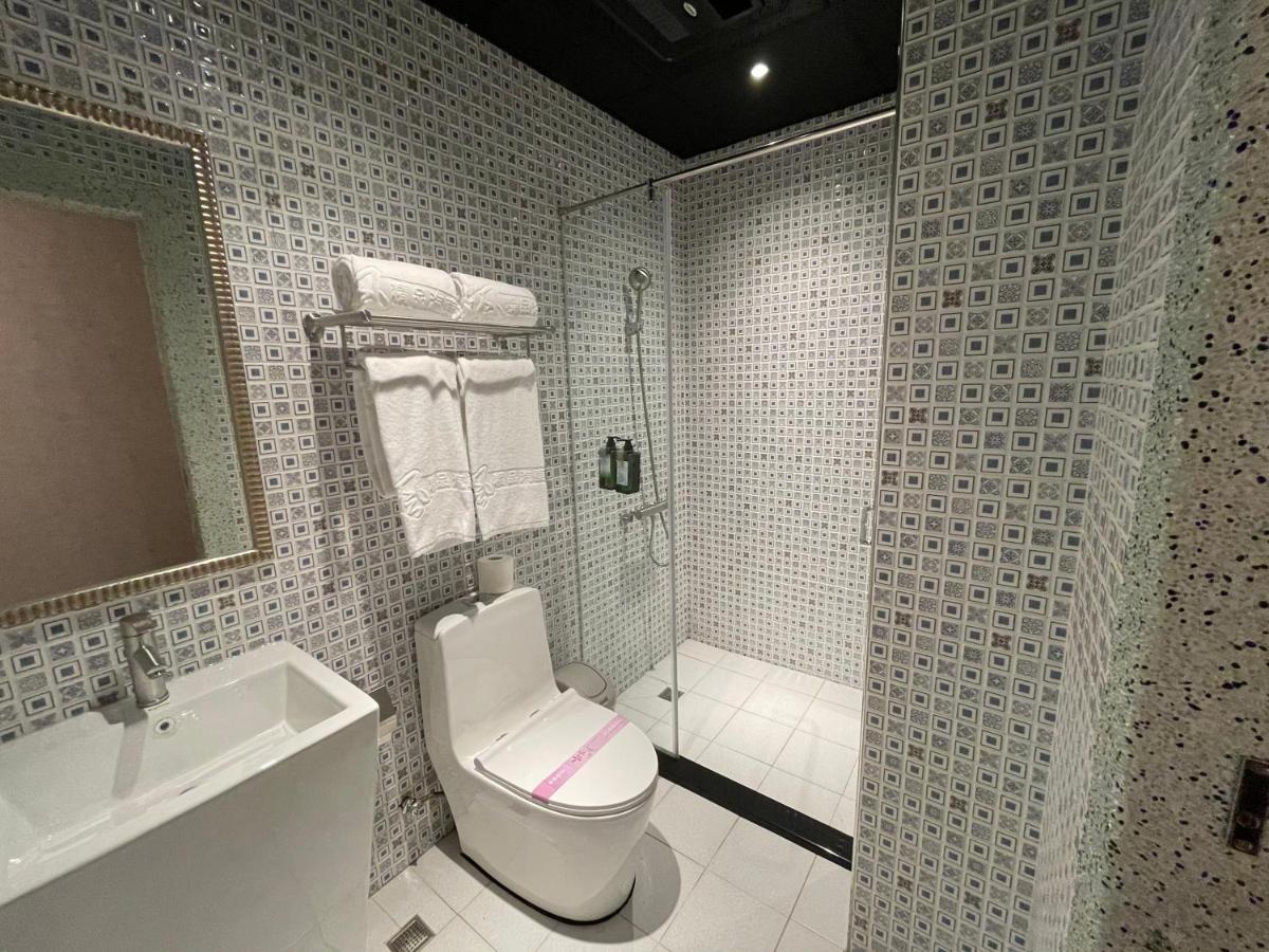 Weifeng Boutique Business Hotel - Zhanqian Branch Pingtung Eksteriør bilde