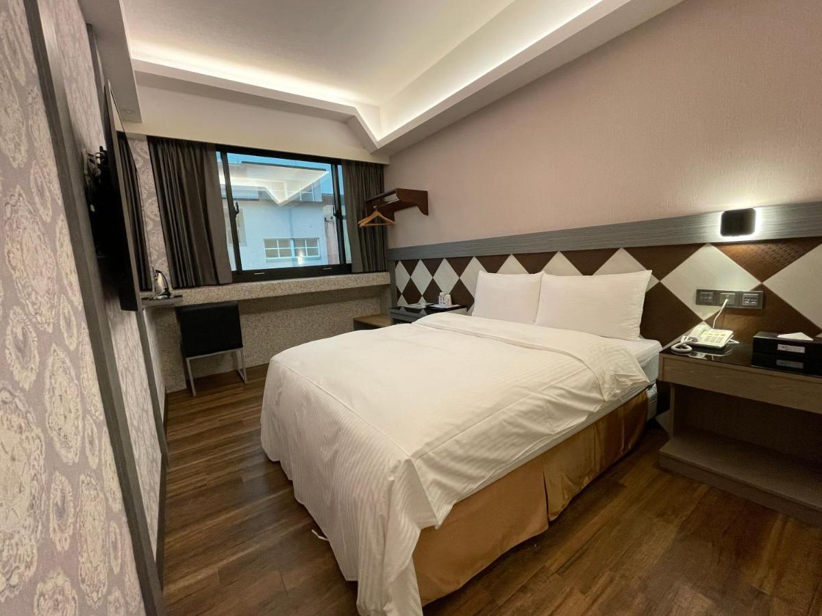 Weifeng Boutique Business Hotel - Zhanqian Branch Pingtung Eksteriør bilde