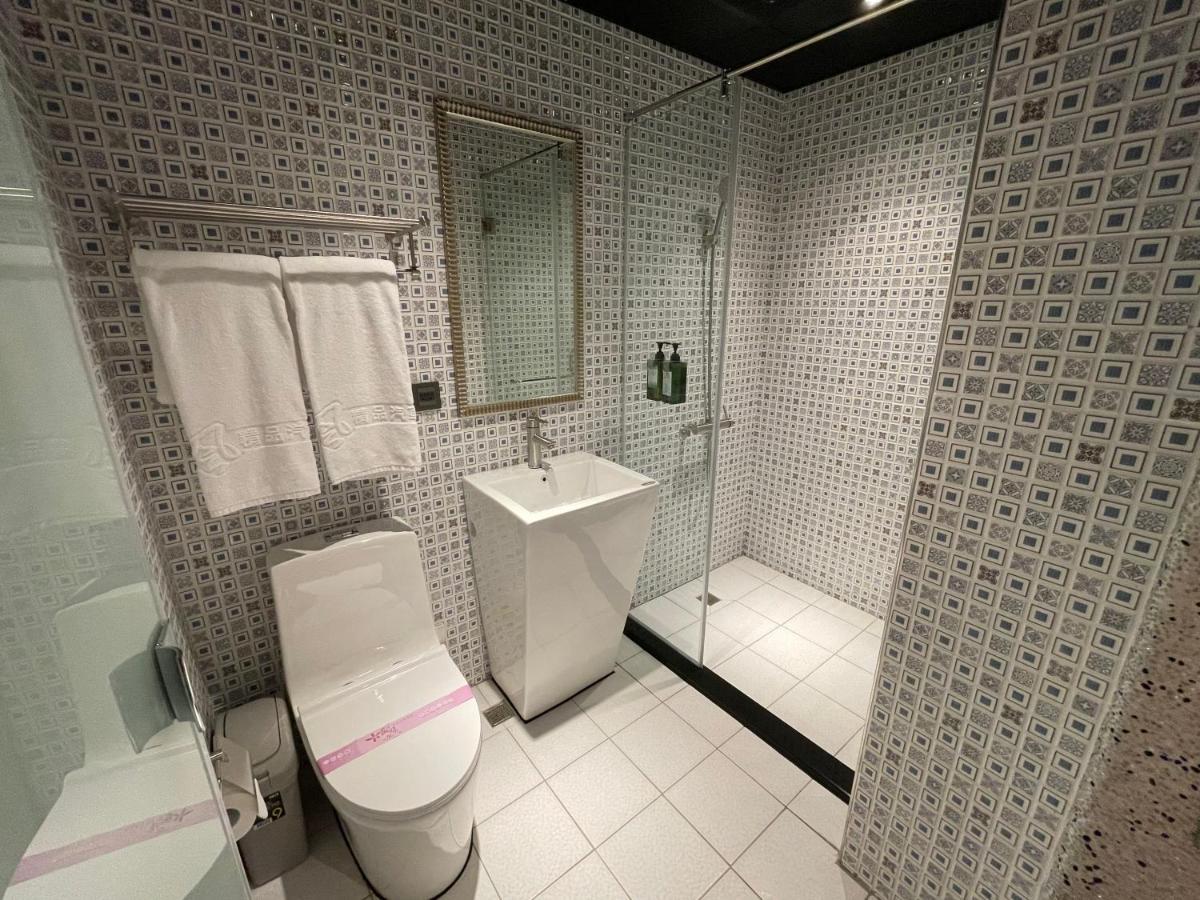 Weifeng Boutique Business Hotel - Zhanqian Branch Pingtung Eksteriør bilde