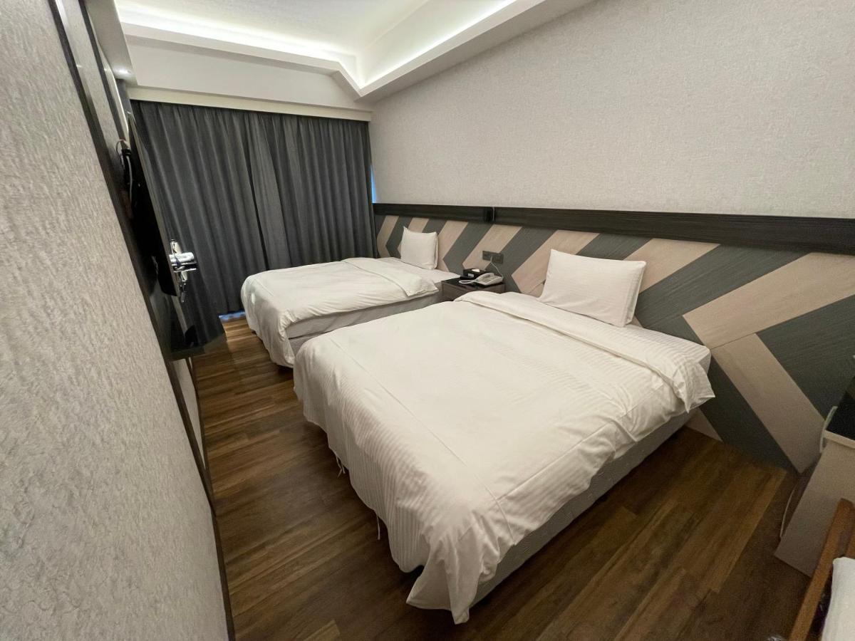 Weifeng Boutique Business Hotel - Zhanqian Branch Pingtung Eksteriør bilde