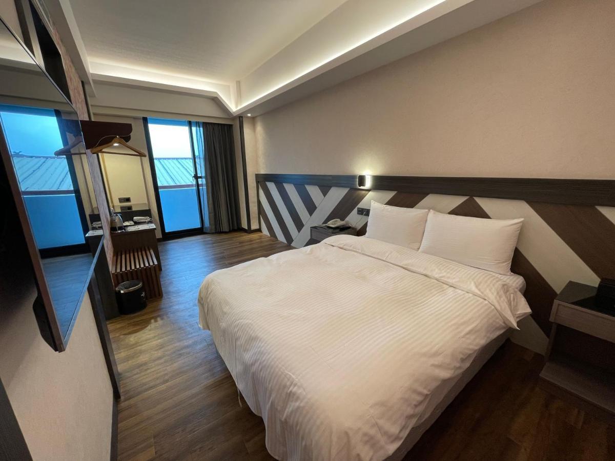 Weifeng Boutique Business Hotel - Zhanqian Branch Pingtung Eksteriør bilde
