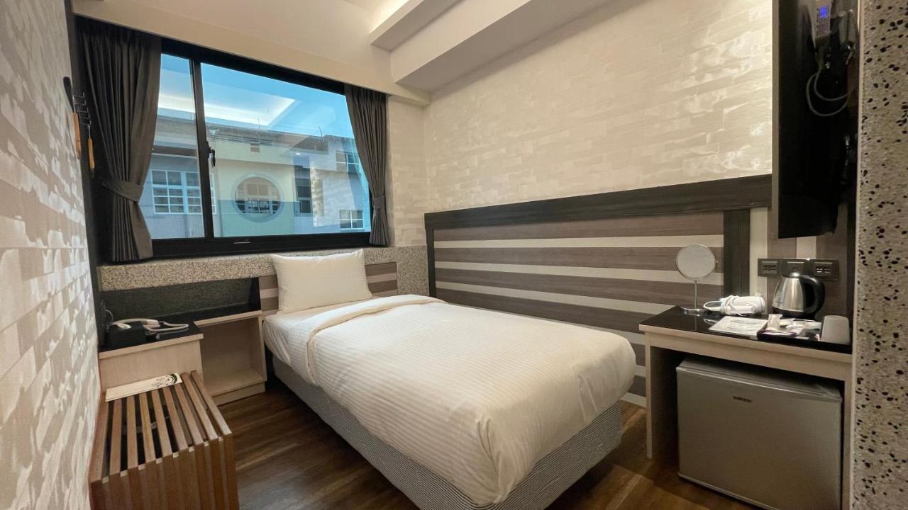 Weifeng Boutique Business Hotel - Zhanqian Branch Pingtung Eksteriør bilde