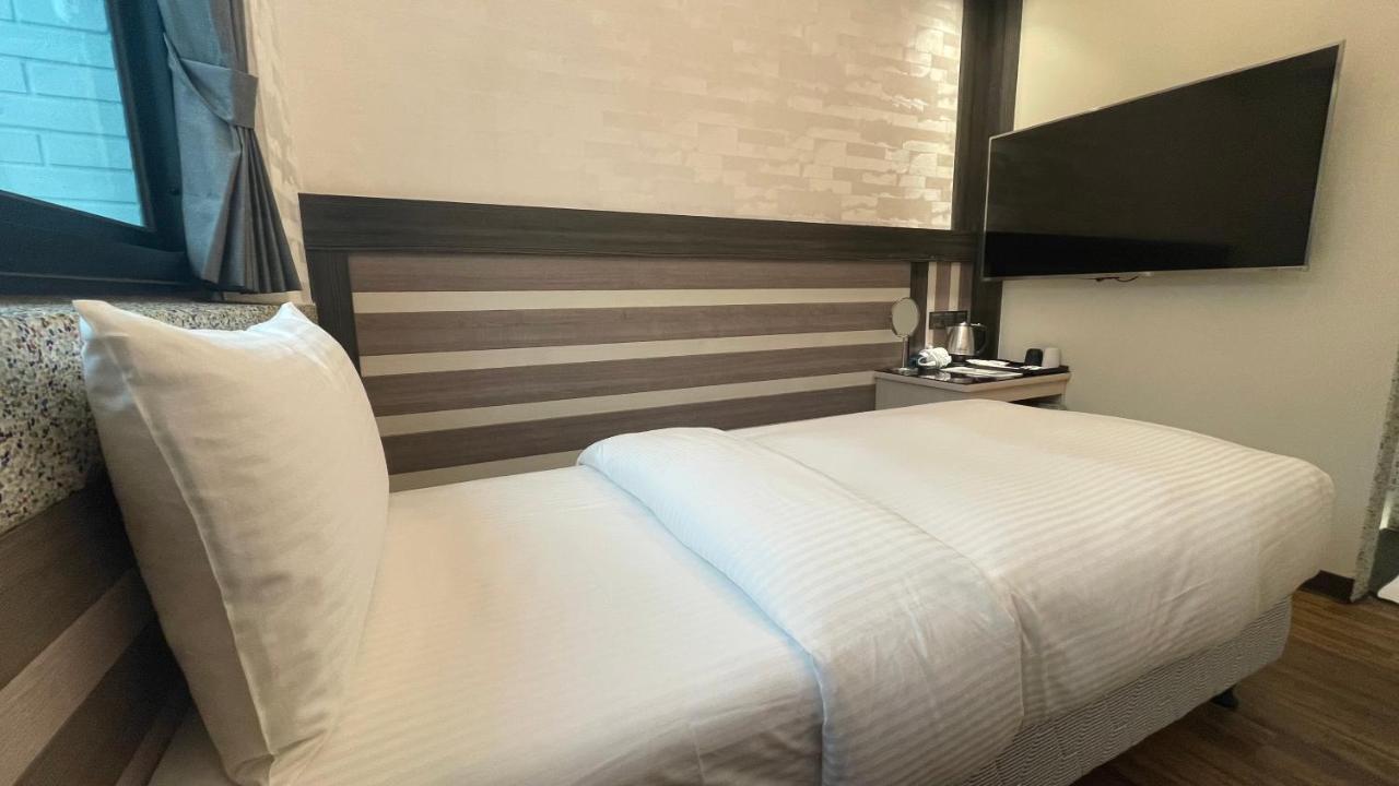 Weifeng Boutique Business Hotel - Zhanqian Branch Pingtung Eksteriør bilde